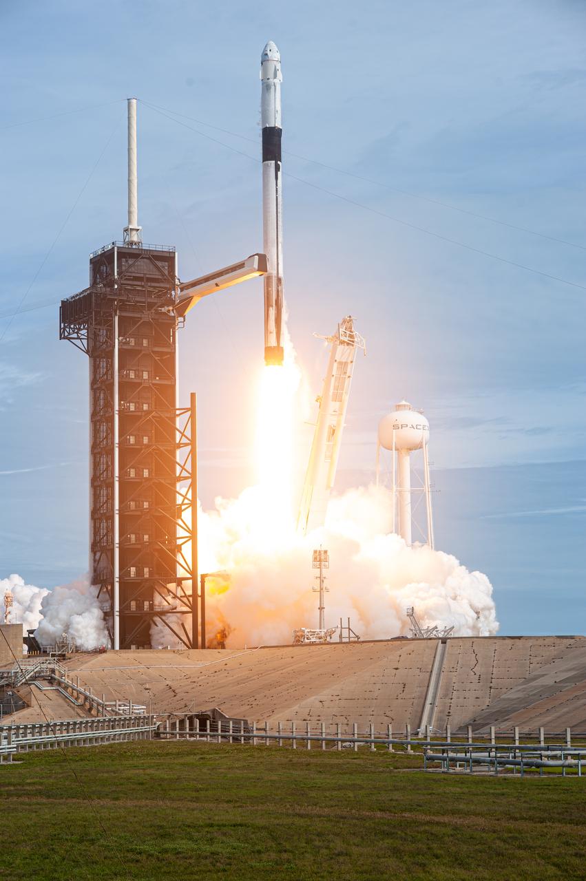 A SpaceX Falcon 9 rocket lifts off from Launch Complex 39A at NASA’s Kennedy Space Center in Florida at 10:30 a.m. EST on Jan. 19, 2020, carrying the Crew Dragon spacecraft on the company’s uncrewed In-Flight Abort Test. The flight test demonstrated the spacecraft’s escape capabilities in preparation for crewed flights to the International Space Station as part of the agency’s Commercial Crew Program. 
