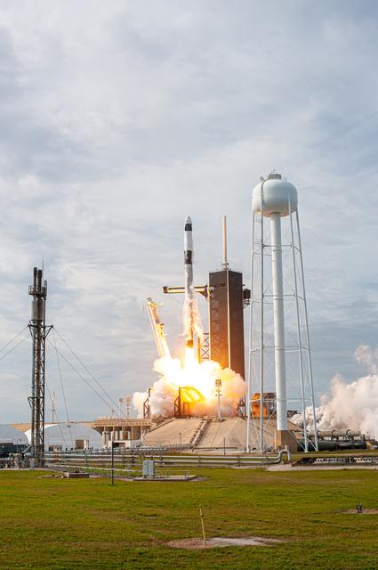 NASA image: SpaceX In-Flight Abort Test - Liftoff