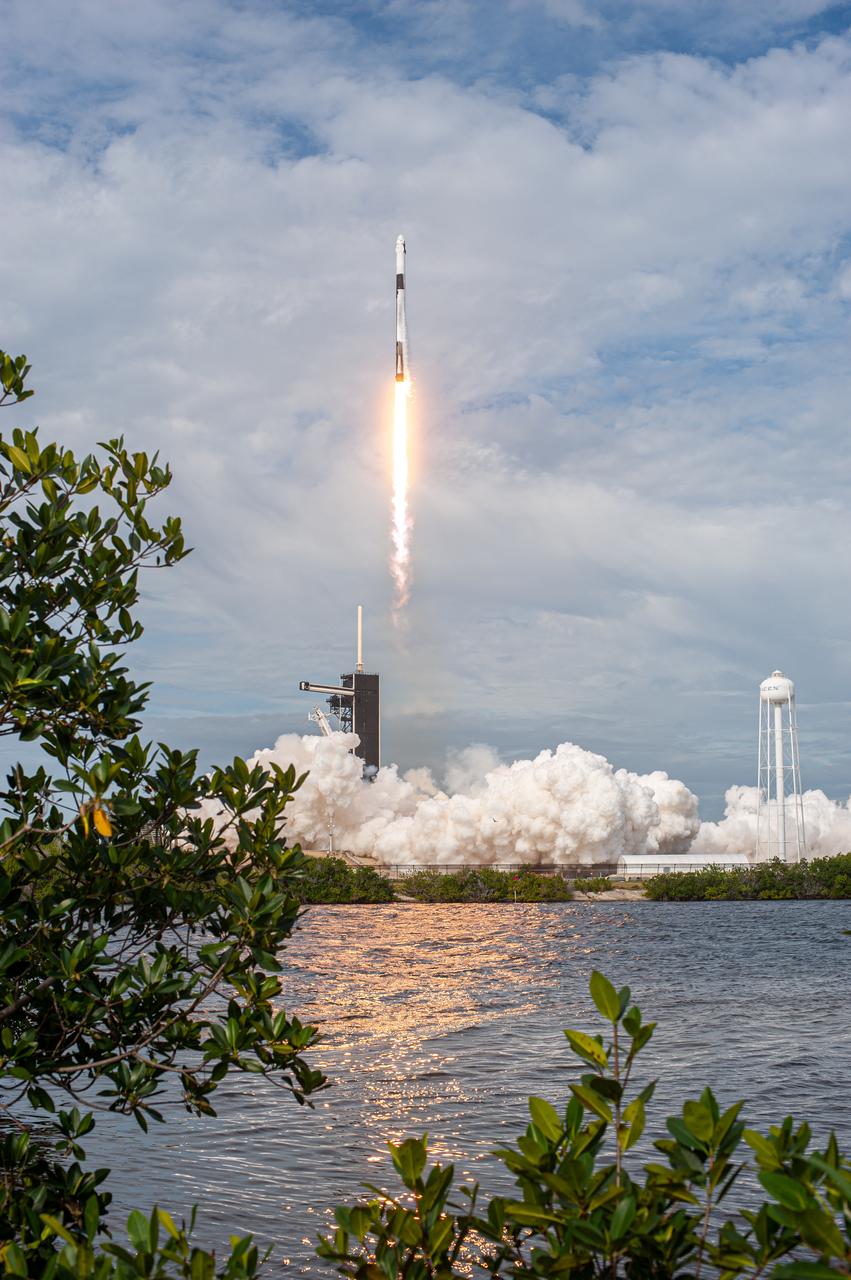 A SpaceX Falcon 9 rocket lifts off from Launch Complex 39A at NASA’s Kennedy Space Center in Florida at 10:30 a.m. EST on Jan. 19, 2020, carrying the Crew Dragon spacecraft on the company’s uncrewed In-Flight Abort Test. The flight test demonstrated the spacecraft’s escape capabilities in preparation for crewed flights to the International Space Station as part of the agency’s Commercial Crew Program. 