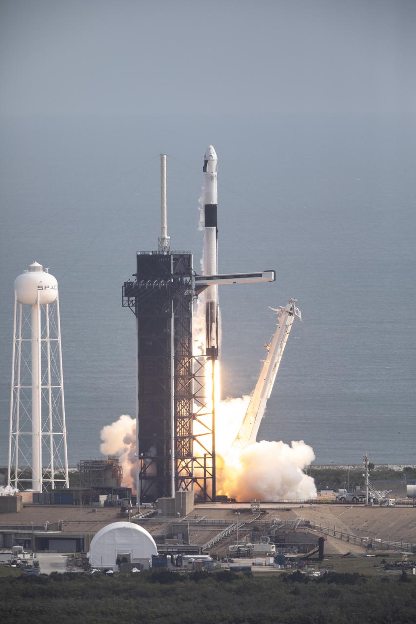 A SpaceX Falcon 9 rocket lifts off from Launch Complex 39A at NASA’s Kennedy Space Center in Florida at 10:30 a.m. EST on Jan. 19, 2020, carrying the Crew Dragon spacecraft on the company’s uncrewed In-Flight Abort Test. The flight test demonstrated the spacecraft’s escape capabilities in preparation for crewed flights to the International Space Station as part of the agency’s Commercial Crew Program. 