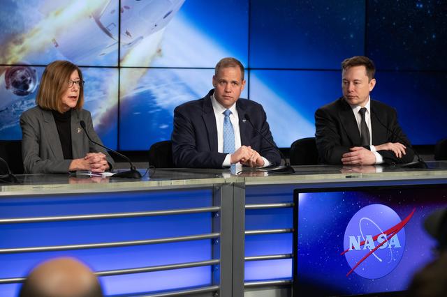 NASA image: SpaceX In-Flight Abort Test: Post-Test Media Conference