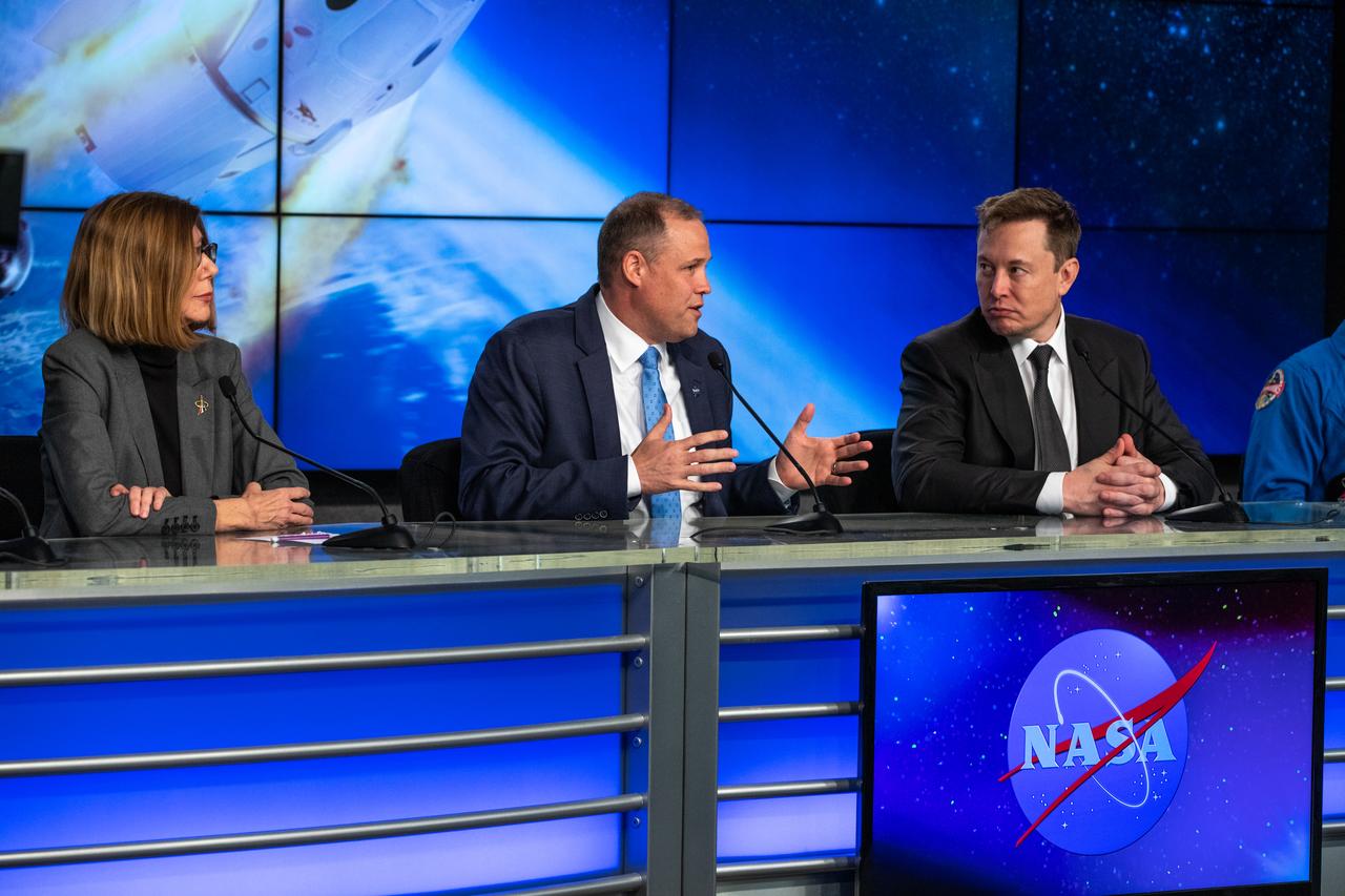 NASA Administrator Jim Bridenstine, center, speaks during a briefing at the agency’s Kennedy Space Center in Florida following the uncrewed In-Flight Abort Test on Jan. 19, 2020. From left to right are Kathy Lueders, program manager, NASA’s Commercial Crew Program; Bridenstine; and Elon Musk, chief engineer, SpaceX. During the flight test, a SpaceX Falcon 9 rocket and Crew Dragon spacecraft lifted off from Kennedy’s Launch Complex 39A and began a planned launch-abort sequence demonstrating the spacecraft’s escape capabilities. The Crew Dragon splashed down in the Atlantic Ocean as expected. The In-Flight Abort Test is a critical milestone in preparation for crewed flights to the International Space Station as part of the agency’s Commercial Crew Program.