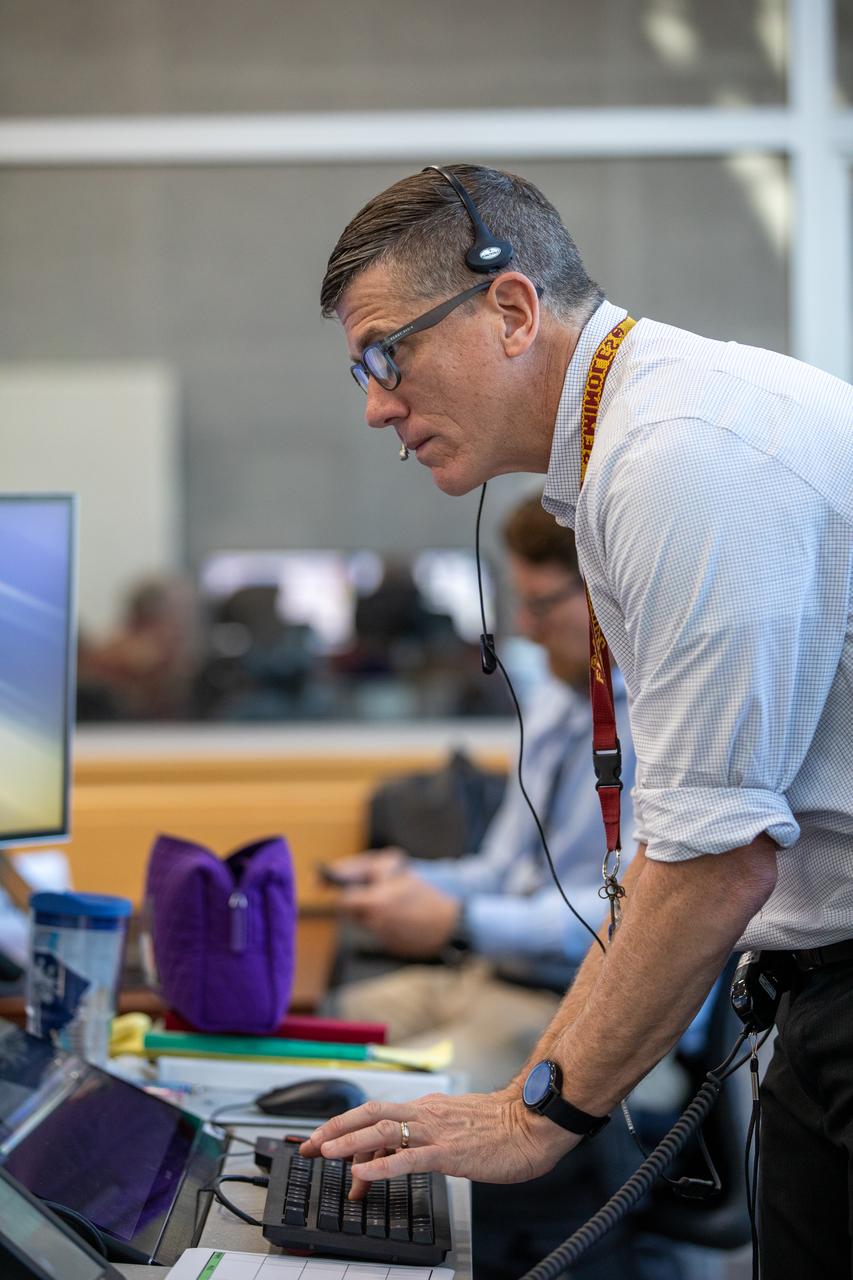 Jeremy Graeber, NASA’s Test, Launch and Recovery Operations branch chief, who also serves as the assistant launch director, participates in an Artemis I launch countdown training simulation inside the Launch Control Center’s Firing Room 1 at NASA’s Kennedy Space Center in Florida. Under the leadership of Launch Director Charlie Blackwell-Thompson, a team of nearly 100 engineers from Orion, Space Launch System (SLS) and NASA’s Exploration Ground Systems came together Feb. 3, 2020, to work through a series of simulated challenges, as well as a final countdown procedure. During these exercises, different issues were introduced to familiarize the team with launch day operations, while providing them with an opportunity to practice how they would handle those issues in real-time. Artemis I will be the first integrated test flight of the Orion spacecraft and SLS rocket – the system that will ultimately land the first woman and the next man on the Moon. 