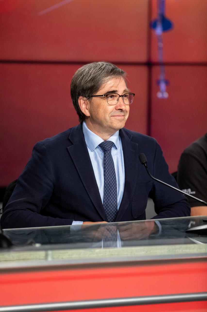 Cesar Garcia, Solar Orbiter Project manager, European Space Agency, participates in a prelaunch news conference for the Solar Orbiter mission at NASA’s Kennedy Space Center in Florida on Feb. 7, 2020. Solar Orbiter is an international cooperative mission between ESA (European Space Agency) and NASA. The mission aims to study the Sun, its outer atmosphere and solar wind. The spacecraft will provide the first images of the Sun’s poles. The spacecraft was developed by Airbus Defence and Space. NASA’s Launch Services Program based at Kennedy is managing the launch. Solar Orbiter will launch aboard a United Launch Alliance Atlas V rocket on Feb. 9, 2020, from Space Launch Complex 41 at Cape Canaveral Air Force Station.