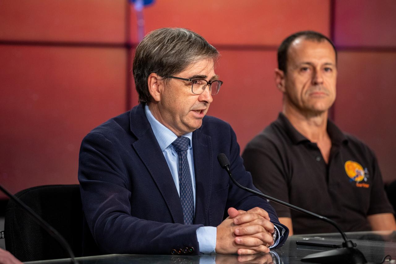 From left, Cesar Garcia, Solar Orbiter Project Manager, European Space Agency; and Ian Walters, Solar Orbiter Project manager, Airbus Defence and Space, participate in a prelaunch news conference for the Solar Orbiter mission at NASA’s Kennedy Space Center in Florida on Feb. 7, 2020. Solar Orbiter is an international cooperative mission between ESA (European Space Agency) and NASA. The mission aims to study the Sun, its outer atmosphere and solar wind. The spacecraft will provide the first images of the Sun’s poles. The spacecraft was developed by Airbus Defence and Space. NASA’s Launch Services Program based at Kennedy is managing the launch. Solar Orbiter will launch aboard a United Launch Alliance Atlas V rocket on Feb. 9, 2020, from Space Launch Complex 41 at Cape Canaveral Air Force Station.
