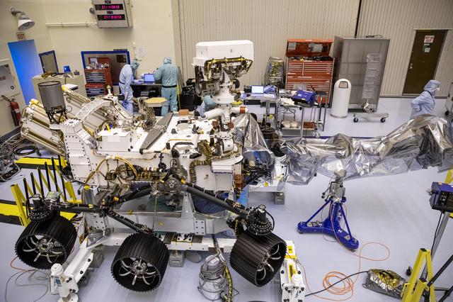 NASA image: Mars Cruise Stage on Spin Table, Rover & More on Display