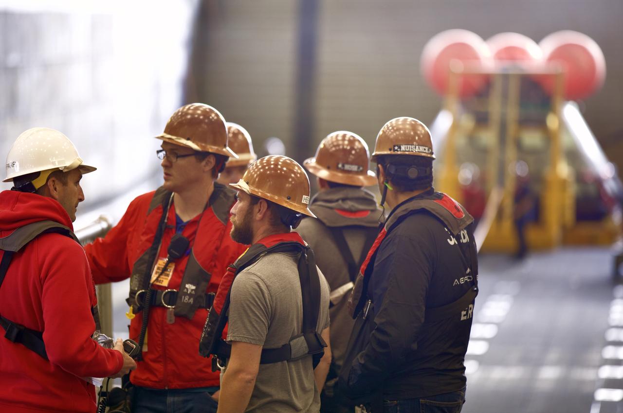 Eric Hernandez (middle) trains Landing and Recovery team members as NASA prepares for an Orion splashdown in the Pacific Ocean after Artemis I.