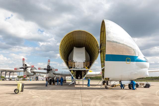 NASA image: Orion Artemis I Crew and Service Module Return to Kennedy - Offload