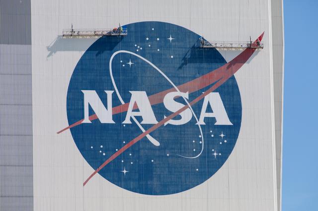 NASA image: NASA Meatball Painting at VAB