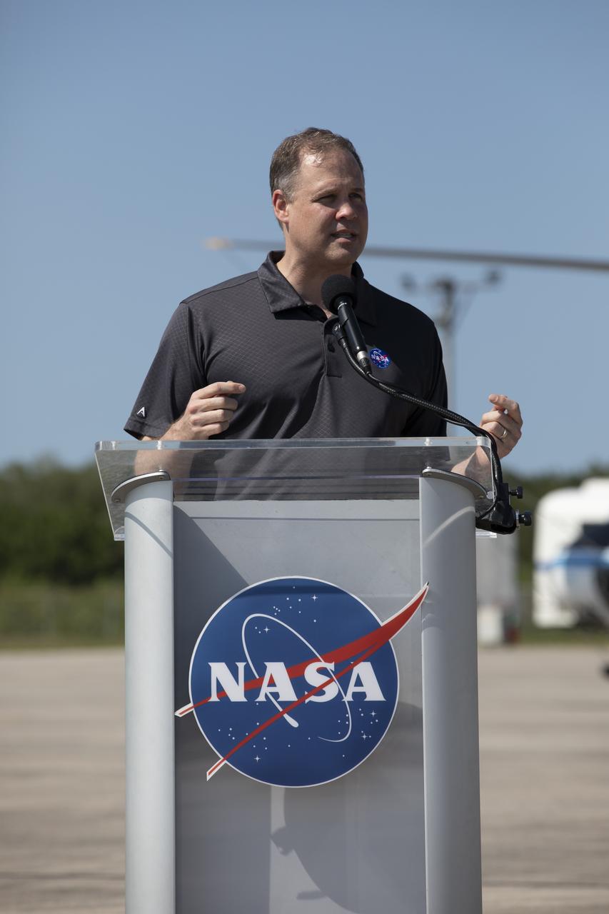 NASA Administrator Jim Bridenstine speaks to members of the media at the Launch and Landing Facility runway at the agency’s Kennedy Space Center in Florida on May 20, 2020, following Demo-2 crew members Robert Behnken and Douglas Hurley’s arrival from Houston, Texas. Under the agency’s Commercial Crew Program, Behnken and Hurley will be the first astronauts to launch to the International Space Station from U.S. soil since the end of the Space Shuttle Program in 2011. Liftoff of the SpaceX Falcon 9 rocket and Crew Dragon spacecraft is scheduled for 4:33 p.m. on May 27 from Kennedy’s Launch Complex 39A.