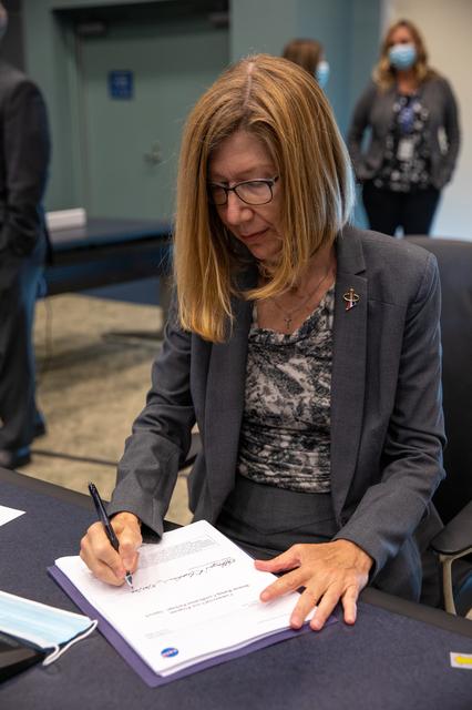 NASA image: NASA Hosts Flight Readiness Review for the agency’s SpaceX Demo-2 Flight Test