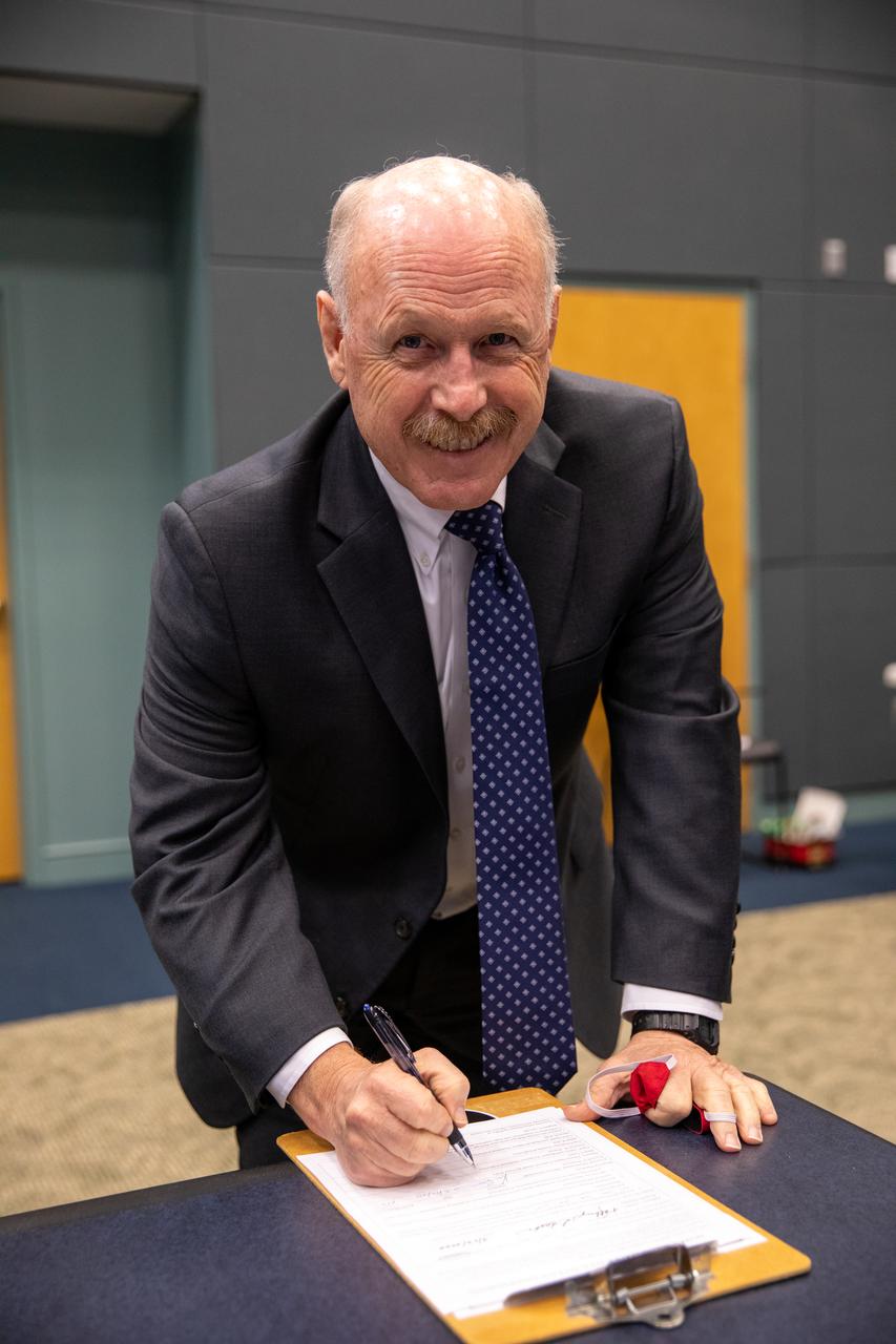 On May 22, 2020, inside the Operations Support Building II at NASA’s Kennedy Space Center in Florida, Kenneth Bowersox, deputy associate administrator for the agency’s Human Exploration and Operations Missions Directorate, signs the official document denoting the NASA and SpaceX are a ‘Go’ for the upcoming Demo-2 launch, following the conclusion of the flight readiness review. A SpaceX Falcon 9 rocket and Crew Dragon spacecraft will carry NASA astronauts Robert Behnken and Douglas Hurley to the International Space Station as part of the agency’s Commercial Crew Program, returning human spaceflight capability to the U.S. after nearly a decade. Launch is slated for 4:33 p.m. EDT on Wednesday, May 27, from Kennedy’s Launch Complex 39A.