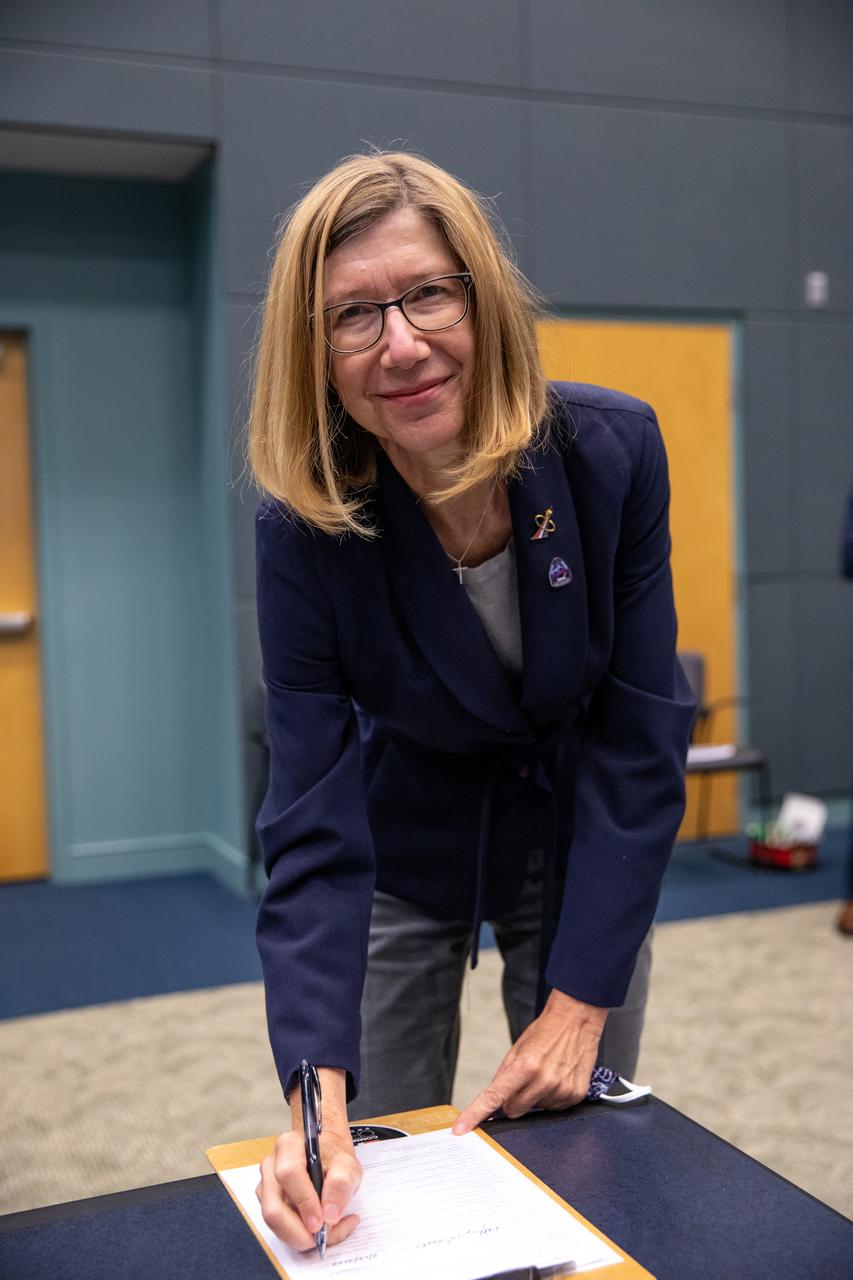 On May 22, 2020, inside the Operations Support Building II at NASA’s Kennedy Space Center in Florida, Commercial Crew Program Manager Kathy Lueders signs the official document denoting the agency and SpaceX are a ‘Go’ for the upcoming Demo-2 launch, following the conclusion of the flight readiness review. A SpaceX Falcon 9 rocket and Crew Dragon spacecraft will carry NASA astronauts Robert Behnken and Douglas Hurley to the International Space Station as part of the agency’s Commercial Crew Program, returning human spaceflight capability to the U.S. after nearly a decade. Launch is slated for 4:33 p.m. EDT on Wednesday, May 27, from Kennedy’s Launch Complex 39A.
