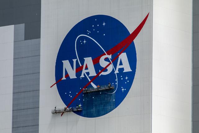 NASA image: NASA Meatball Painting on VAB