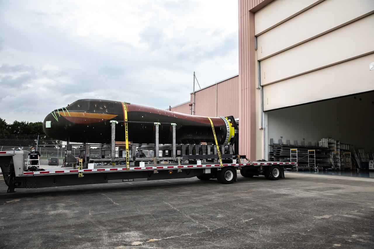 Sierra Nevada Corporation’s (SNC) Dream Chaser pressure test article arrives by flatbed truck at the Space Station Processing Facility at NASA’s Kennedy Space Center in Florida on June 3, 2020, from Louisville, Colorado. The test article is similar to the actual pressurized cabin being used in the Dream Chaser spaceplane for Commercial Resupply Services-2 (CRS-2) missions. NASA selected Dream Chaser to provide cargo delivery, return and disposal service for the International Space Station under the CRS-2 contract. The test article will remain at Kennedy while SNC engineers use it to develop and verify refurbishment operations that will be used on Dream Chaser between flights.