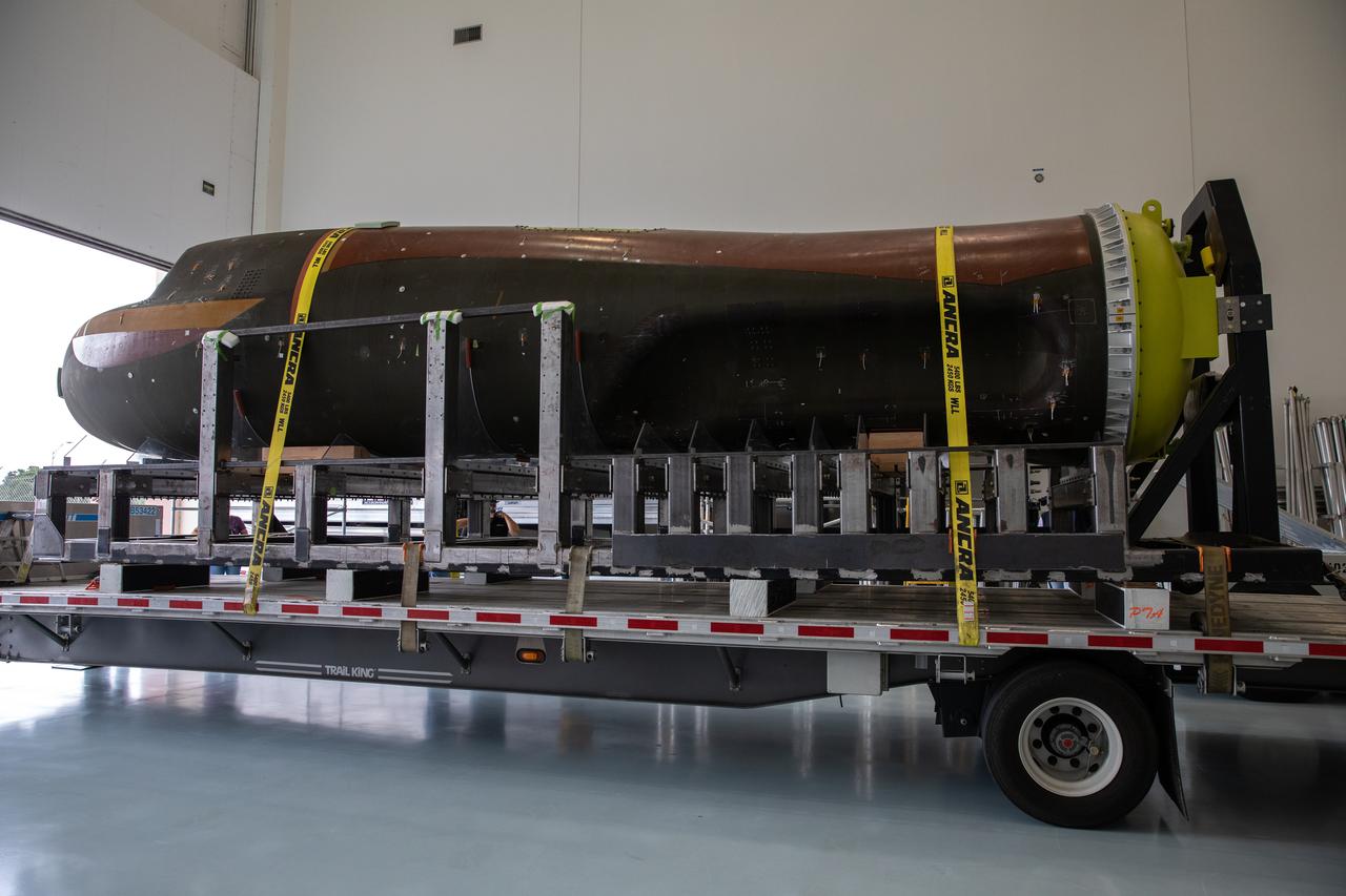 Sierra Nevada Corporation’s (SNC) Dream Chaser pressure test article is moved into the low bay of the Space Station Processing Facility at NASA’s Kennedy Space Center in Florida on June 3, 2020. The test article was shipped from Louisville, Colorado. It is similar to the actual pressurized cabin being used in the Dream Chaser spaceplane for Commercial Resupply Services-2 (CRS-2) missions. NASA selected Dream Chaser to provide cargo delivery, return and disposal service for the International Space Station under the CRS-2 contract. The test article will remain at Kennedy while SNC engineers use it to develop and verify refurbishment operations that will be used on Dream Chaser between flights.