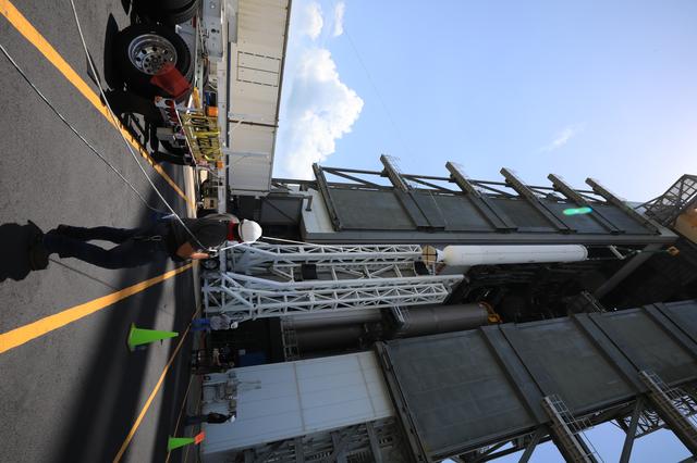 NASA image: Mars 2020 SRB 3 Preparations for Lift and Mate