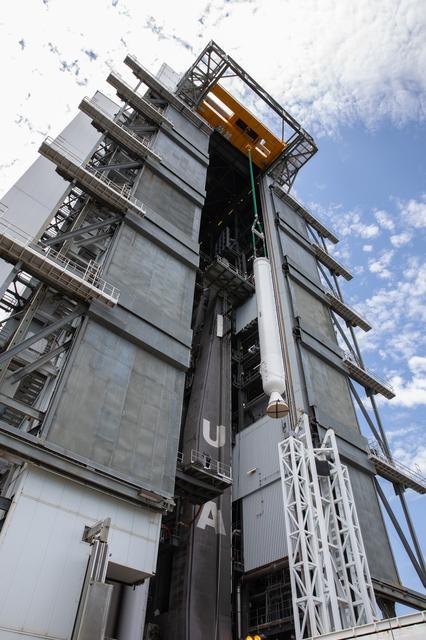 NASA image: Mars 2020 SRB #4 Preparations for Lift and Mate