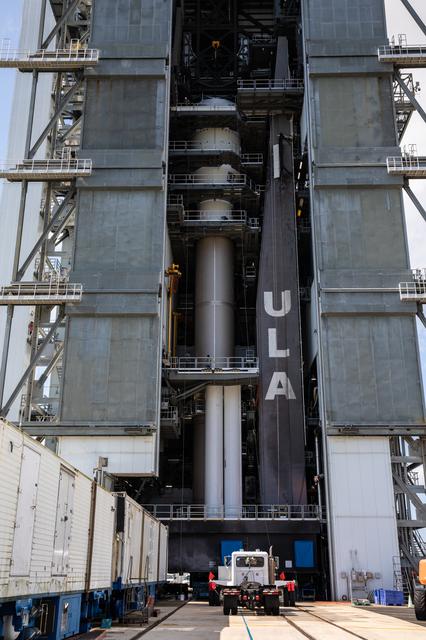 NASA image: Mars 2020 Centaur Lift and Mate