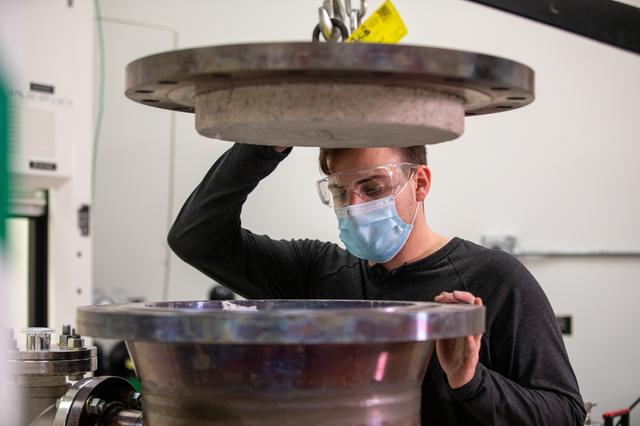 NASA image: Exploration Research and Technology Lab Work - Kevin Grossman, G