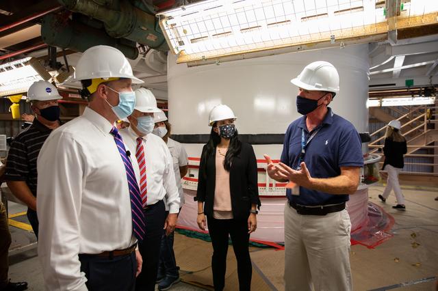 NASA image: NASA Administrator, Jim Bridenstine, Views Artemis Booster Proce
