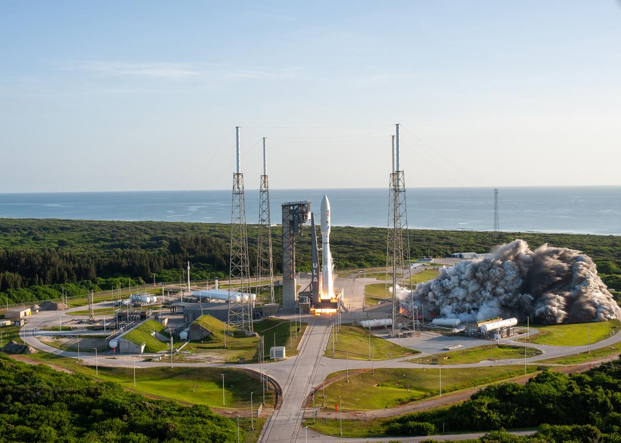 A United Launch Alliance Atlas V 541 rocket lifts off from Space Launch Complex 41 at Cape Canaveral Air Force Station in Florida on July 30, 2020, at 7:50 a.m. EDT, carrying NASA’s Mars Perseverance rover and Ingenuity helicopter. The rover is part of NASA’s Mars Exploration Program, a long-term effort of robotic exploration of the Red Planet. The rover’s seven instruments will search for habitable conditions in the ancient past and signs of past microbial life on Mars. The Launch Services Program at Kennedy is responsible for launch management.