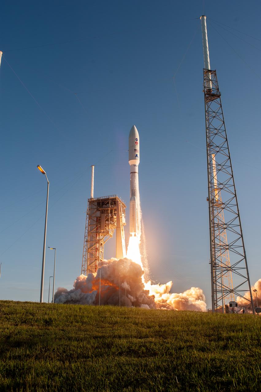 A United Launch Alliance Atlas V 541 rocket lifts off from Space Launch Complex 41 at Cape Canaveral Air Force Station in Florida on July 30, 2020, at 7:50 a.m. EDT, carrying NASA’s Mars Perseverance rover and Ingenuity helicopter. The rover is part of NASA’s Mars Exploration Program, a long-term effort of robotic exploration of the Red Planet. The rover’s seven instruments will search for habitable conditions in the ancient past and signs of past microbial life on Mars. The Launch Services Program at Kennedy is responsible for launch management.