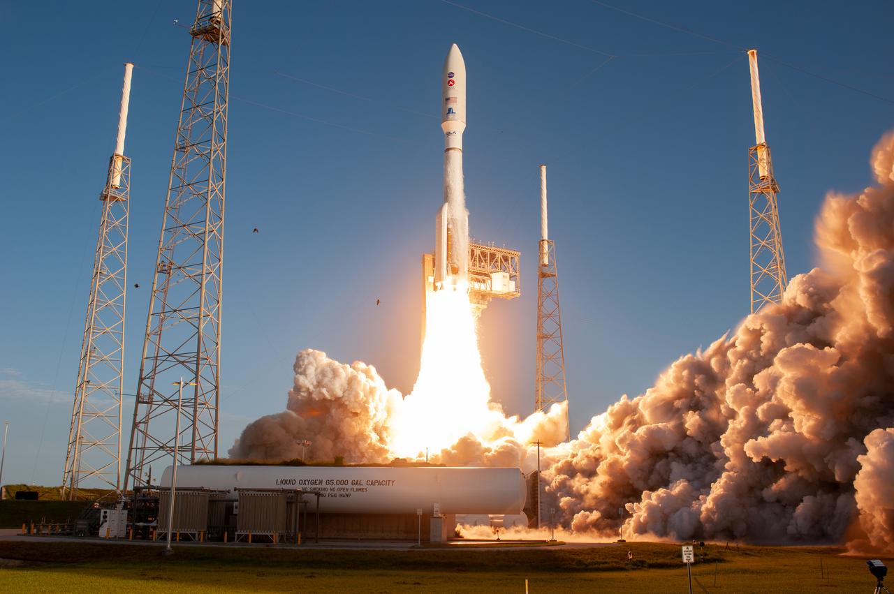 With blue sky as a backdrop, a United Launch Alliance Atlas V 541 rocket lifts off from Space Launch Complex 41 at Cape Canaveral Air Force Station in Florida on July 30, 2020, at 7:50 a.m. EDT, carrying NASA’s Mars Perseverance rover and Ingenuity helicopter. The rover is part of NASA’s Mars Exploration Program, a long-term effort of robotic exploration of the Red Planet. The rover’s seven instruments will search for habitable conditions in the ancient past and signs of past microbial life on Mars. The Launch Services Program at Kennedy is responsible for launch management.