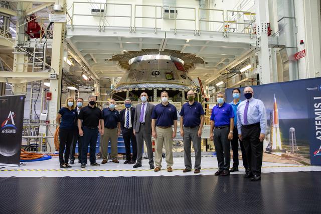 NASA image: OMB Director and Bridenstine Tour in O&C