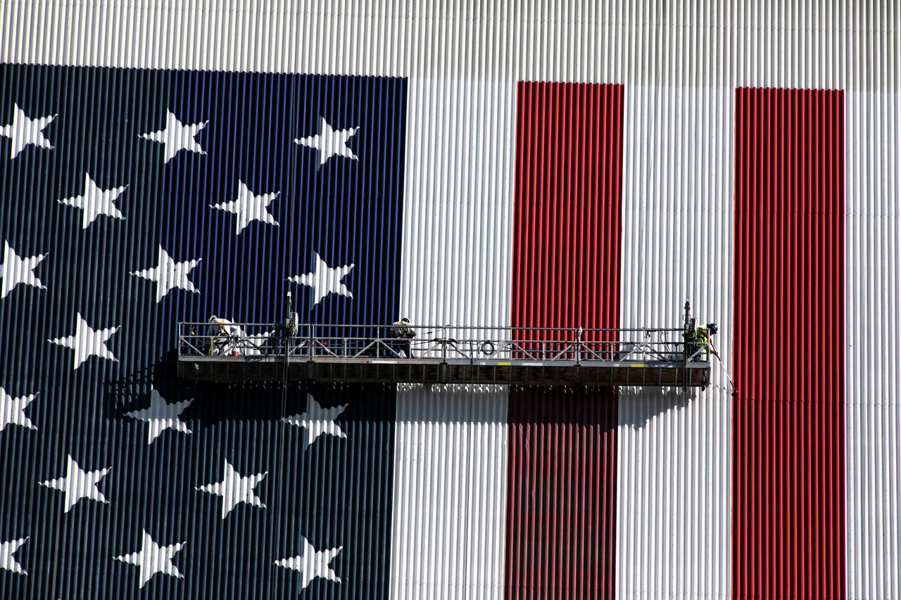 Painting of the U.S. flag continues on the 525-foot-tall Vehicle Assembly Building (VAB) in this close-up view at NASA’s Kennedy Space Center in Florida on Sept. 17, 2020. HM2 and H.I.S. Painting of Titusville, Florida, are repainting the American Flag on the iconic building. The flag is 209 feet long by 110 feet wide. Each star is more than six feet in diameter, and each stripe is nine feet wide. Exploration Ground Systems is overseeing upgrades to the VAB to support the launch of the Space Launch System and Orion for Artemis missions. Under the Artemis program, NASA will send the first woman and next man to the Moon.