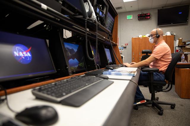 NASA image: Launch Software Team in LCC