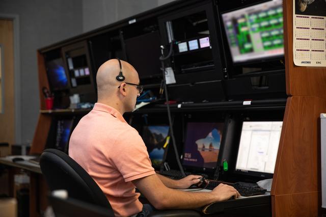 NASA image: Launch Software Team in LCC