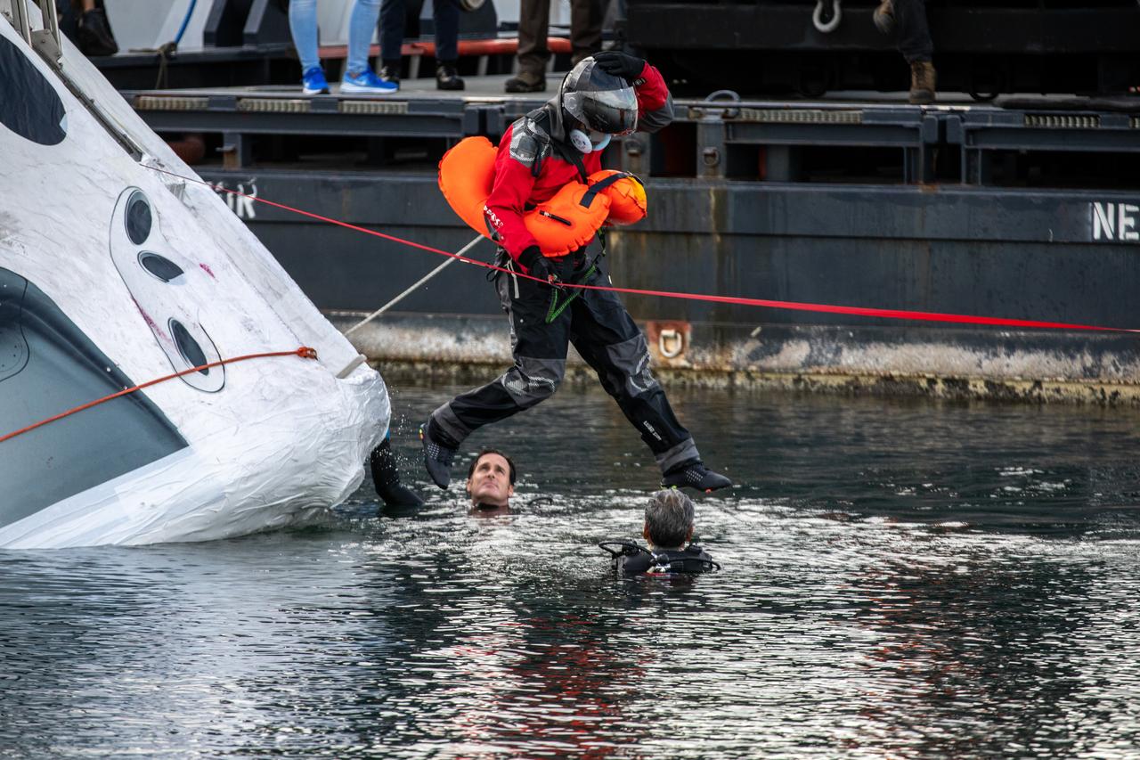 NASA astronauts Shane Kimbrough and Megan McArthur, Japan Aerospace Exploration Agency astronaut Akihiko Hoshide, and European Space Agency astronaut Thomas Pesquet participate in an egress training exercise in Port Canaveral, Florida, on Oct. 1, 2020, in preparation for NASA’s SpaceX Crew-2 mission as part of the agency’s Commercial Crew Program. The exercise involved simulating an emergency situation after splashdown of the Crew Dragon spacecraft. Using a mock-up of the Crew Dragon, the crew practiced exiting the capsule and jumping into the water. Crew-2 is targeted to launch from Kennedy Space Center’s Launch Complex 39A in spring 2021.
