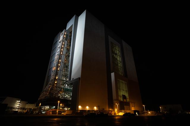 NASA image: ML Roll Back to Pad 39B