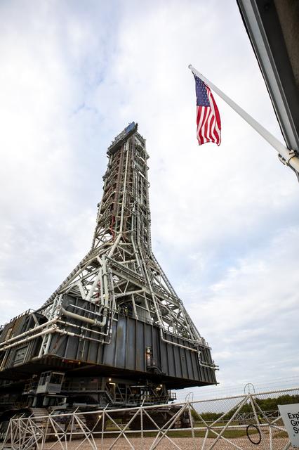 NASA image: ML Roll Back to Pad 39B