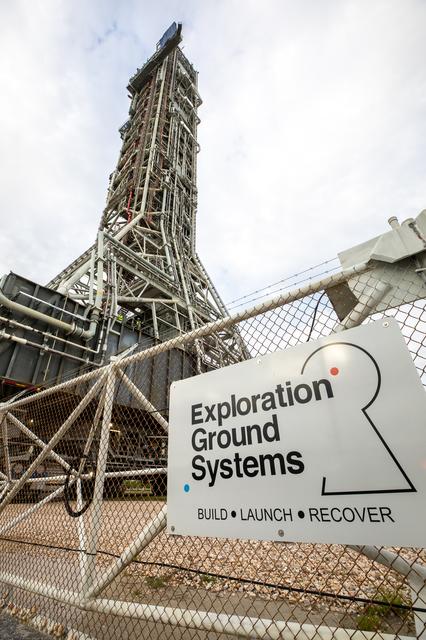 NASA image: ML Roll Back to Pad 39B