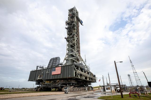 NASA image: ML Roll Back to Pad 39B