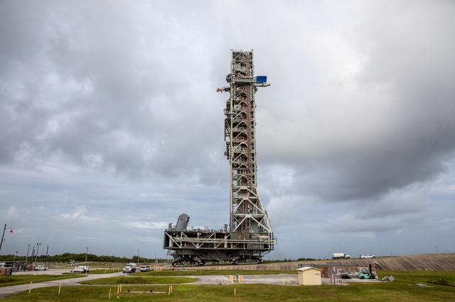 NASA image: ML Roll Back to Pad 39B
