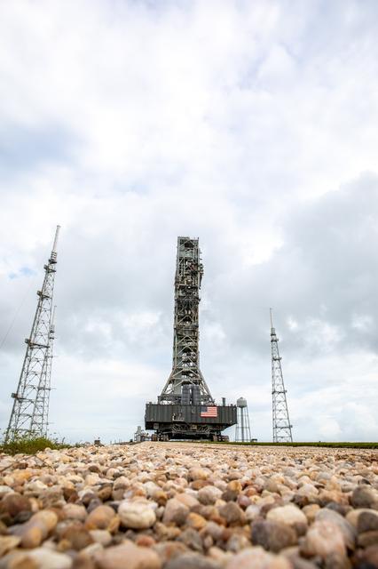 NASA image: ML Roll Back to Pad 39B