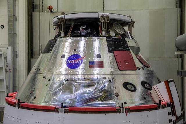 NASA image: Artemis I Spacecraft Adapter Jettison Fairing Installed - NASA M