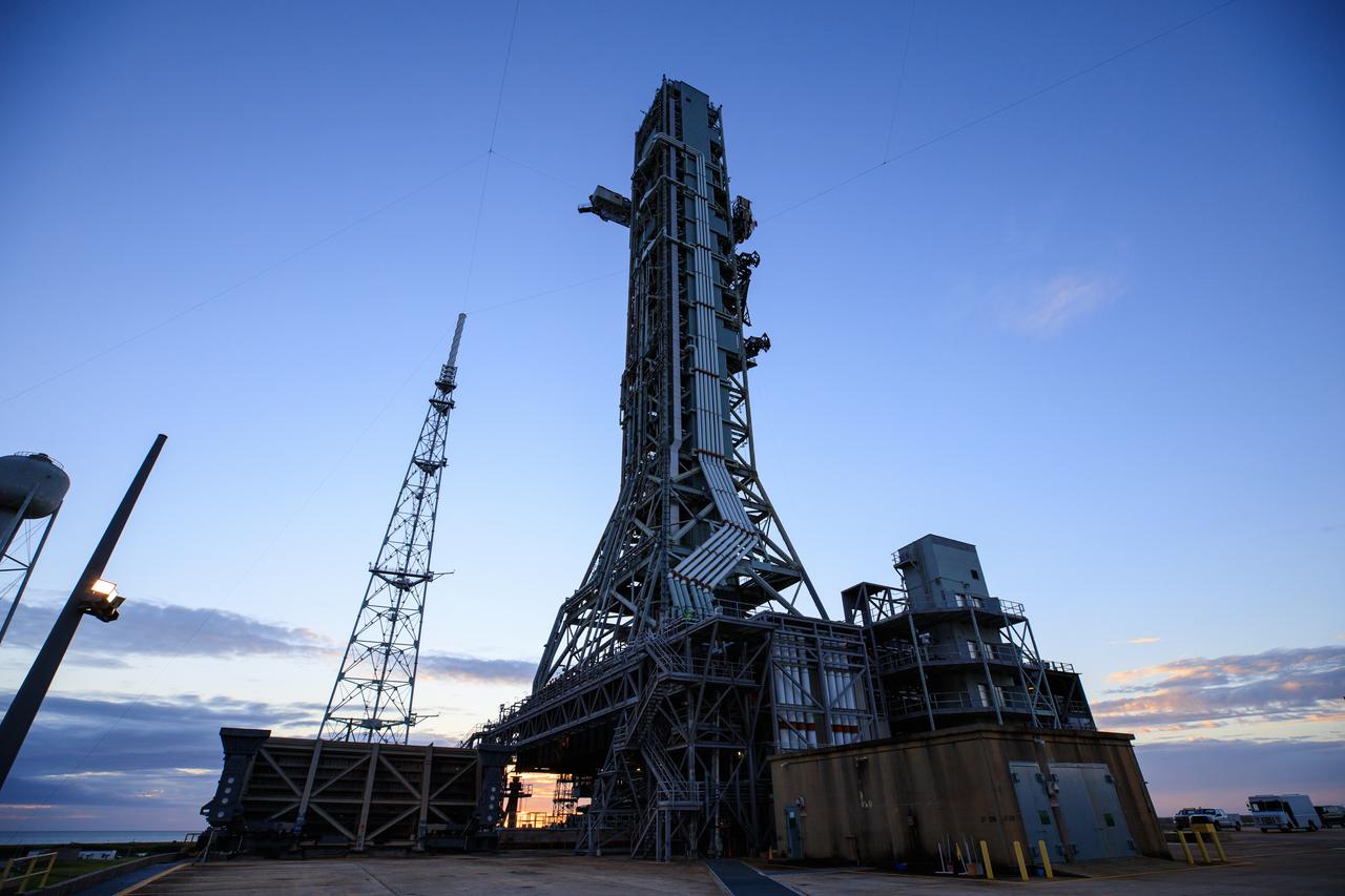 On Oct. 30, 2020, preparations are underway for the mobile launcher for the Artemis I mission, atop crawler-transporter 2, to depart Launch Pad 39B and return to the Vehicle Assembly Building at NASA’s Kennedy Space Center in Florida. The nearly 400-foot-tall mobile launcher was at the pad for 10 days, while engineers with Exploration Ground Systems and Jacobs performed several tasks, including a timing test to validate the launch team’s countdown timeline, and a thorough, top-to-bottom wash down of the mobile launcher to remove any debris remaining from construction and installation of the umbilical arms. Artemis I will test the Orion spacecraft and Space Launch System as an integrated system ahead of crewed flights to the Moon. Under the Artemis program, NASA will land the first woman and the next man on the Moon in 2024.