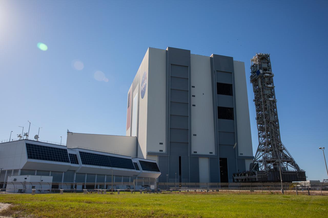 The mobile launcher for the Artemis I mission, atop crawler-transporter 2, arrives at the Vehicle Assembly Building at NASA’s Kennedy Space Center in Florida on Oct. 30, 2020. In view at left is the Launch Control Center. The nearly 400-foot-tall mobile launcher was at Launch Pad 39B for 10 days, while engineers with Exploration Ground Systems and Jacobs performed several tasks, including a timing test to validate the launch team’s countdown timeline, and a thorough, top-to-bottom wash down of the mobile launcher to remove any debris remaining from construction and installation of the umbilical arms. Artemis I will test the Orion spacecraft and Space Launch System as an integrated system ahead of crewed flights to the Moon. Under the Artemis program, NASA will land the first woman and the next man on the Moon in 2024.