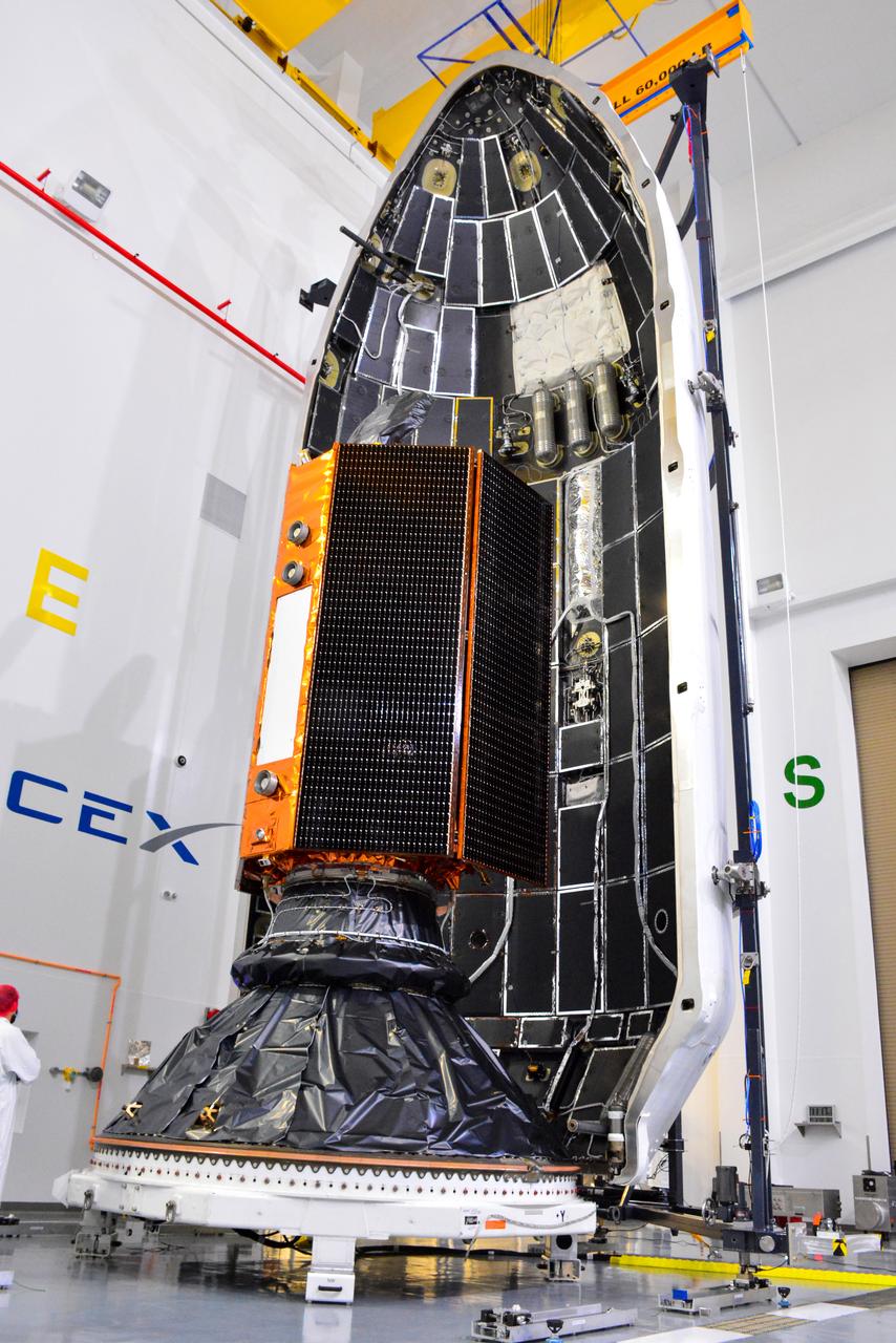 Inside SpaceX’s Payload Processing Facility at Vandenberg Air Force Base in California, the U.S.-European Sentinel-6 Michael Freilich ocean-monitoring satellite is being encapsulated in the SpaceX Falcon 9 payload fairing on Nov. 3, 2020. Sentinel-6 is scheduled to launch on Nov. 21, 2020, at 12:17 p.m. EST (9:17 a.m. PST), atop the SpaceX Falcon 9 rocket from Space Launch Complex 4E at Vandenberg Air Force Base. The Launch Services Program at Kennedy is responsible for launch management.