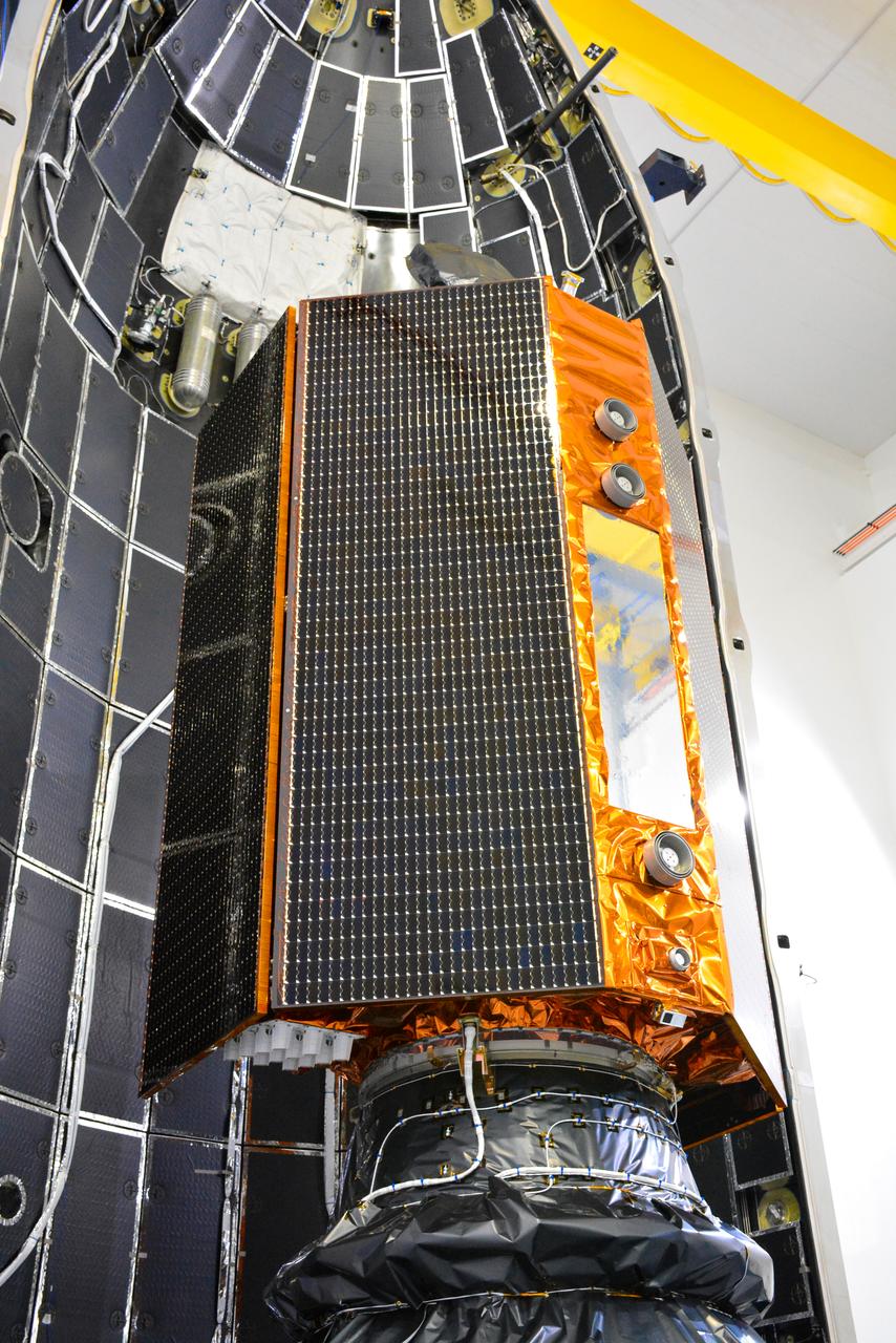 Inside SpaceX’s Payload Processing Facility at Vandenberg Air Force Base in California, the U.S.-European Sentinel-6 Michael Freilich ocean-monitoring satellite is being encapsulated in the SpaceX Falcon 9 payload fairing on Nov. 3, 2020. Sentinel-6 is scheduled to launch on Nov. 21, 2020, at 12:17 p.m. EST (9:17 a.m. PST), atop the SpaceX Falcon 9 rocket from Space Launch Complex 4E at Vandenberg Air Force Base. The Launch Services Program at Kennedy is responsible for launch management.