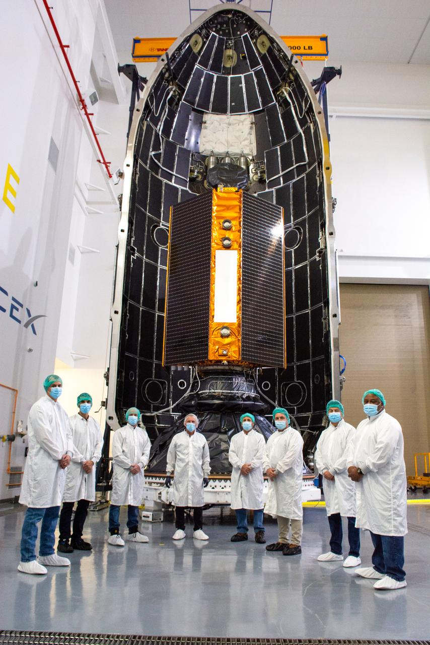 Inside SpaceX’s Payload Processing Facility at Vandenberg Air Force Base in California, the U.S.-European Sentinel-6 Michael Freilich ocean-monitoring satellite is being encapsulated in the SpaceX Falcon 9 payload fairing on Nov. 3, 2020. Sentinel-6 is scheduled to launch on Nov. 21, 2020, at 12:17 p.m. EST (9:17 a.m. PST), atop the SpaceX Falcon 9 rocket from Space Launch Complex 4E at Vandenberg Air Force Base. The Launch Services Program at Kennedy is responsible for launch management.