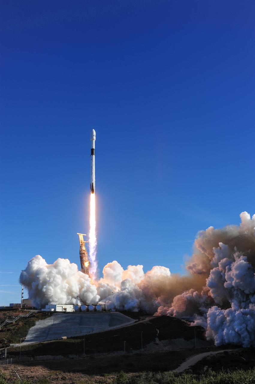 The SpaceX Falcon 9 rocket carrying the Sentinel-6 Michael Freilich spacecraft lifts off from Space Launch Complex 4 at Vandenberg Air Force Base in California, Nov. 21, 2020, at 9:17 a.m. PST (12:17 p.m. EST). The Sentinel-6/Jason-CS (Continuity of Service) mission consists of the Sentinel-6 Michael Freilich satellite, which will be followed by its twin, the Sentinel-6B satellite, in 2025. The Sentinel-6/Jason-CS mission is part of Copernicus, the European Union’s Earth observation program, managed by the European Commission. Continuing the legacy of the Jason series missions, Sentinel-6/Jason-CS will extend the records of sea level into their fourth decade, collecting accurate measurements of sea surface height for more than 90% of the world’s seas, and providing crucial information for operational oceanography, marine meteorology, and climate studies. NASA’s Launch Services Program at Kennedy Space Center was responsible for launch management.