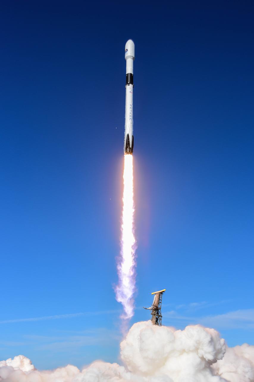 The SpaceX Falcon 9 rocket carrying the Sentinel-6 Michael Freilich spacecraft lifts off from Space Launch Complex 4 at Vandenberg Air Force Base in California, Nov. 21, 2020, at 9:17 a.m. PST (12:17 p.m. EST). The Sentinel-6/Jason-CS (Continuity of Service) mission consists of the Sentinel-6 Michael Freilich satellite, which will be followed by its twin, the Sentinel-6B satellite, in 2025. The Sentinel-6/Jason-CS mission is part of Copernicus, the European Union’s Earth observation program, managed by the European Commission. Continuing the legacy of the Jason series missions, Sentinel-6/Jason-CS will extend the records of sea level into their fourth decade, collecting accurate measurements of sea surface height for more than 90% of the world’s seas, and providing crucial information for operational oceanography, marine meteorology, and climate studies. NASA’s Launch Services Program at Kennedy Space Center was responsible for launch management.