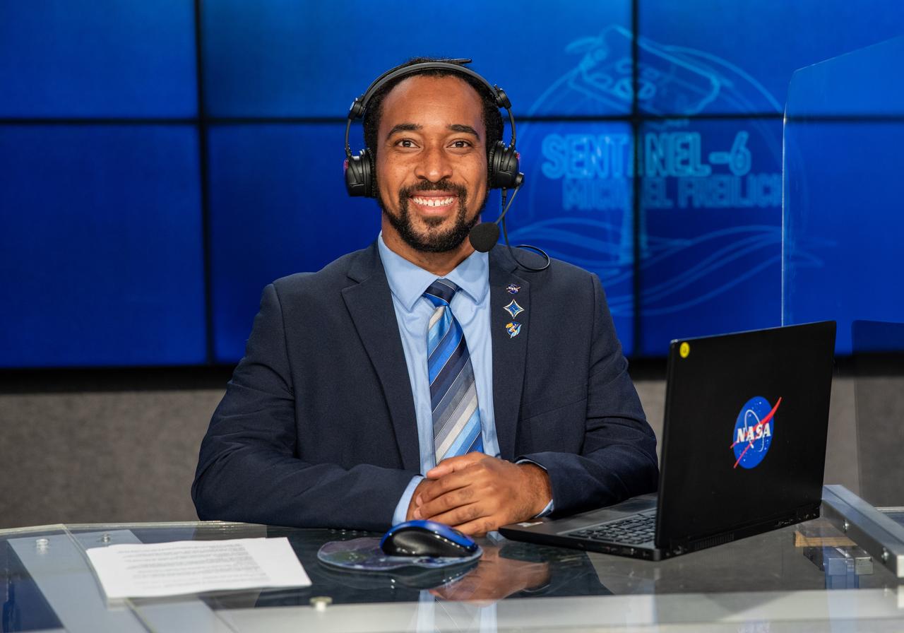 Phillip Hargrove, a NASA launch trajectory analyst with the agency’s Launch Services Program, participates in the launch broadcast for the Sentinel-6 Michael Freilich mission on Nov. 21, 2020, in the Press Site auditorium at Kennedy Space Center in Florida.  The SpaceX Falcon 9 rocket carrying the Sentinel-6 Michael Freilich spacecraft launched from Space Launch Complex 4 at Vandenberg Air Force Base in California at 9:17 a.m. PST (12:17 p.m. EST).  The Sentinel-6/Jason-CS (Continuity of Service) mission consists of the Sentinel-6 Michael Freilich satellite, which will be followed by its twin, the Sentinel-6B satellite, in 2025. The Sentinel-6/Jason-CS mission is part of Copernicus, the European Union’s Earth observation program, managed by the European Commission. Continuing the legacy of the Jason series missions, Sentinel-6/Jason-CS will extend the records of sea level into their fourth decade, collecting accurate measurements of sea surface height for more than 90% of the world’s seas, and providing crucial information for operational oceanography, marine meteorology, and climate studies. NASA’s Launch Services Program at Kennedy Space Center was responsible for launch management.