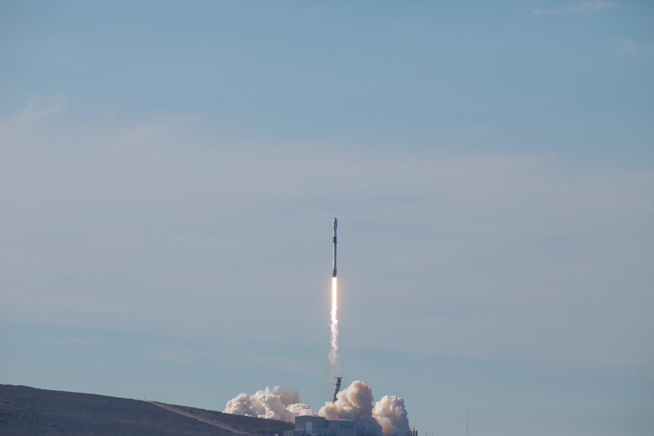 The SpaceX Falcon 9 rocket carrying the Sentinel-6 Michael Freilich spacecraft lifts off from Space Launch Complex 4 at Vandenberg Air Force Base in California, Nov. 21, 2020, at 9:17 a.m. PST (12:17 p.m. EST).  The Sentinel-6/Jason-CS (Continuity of Service) mission consists of the Sentinel-6 Michael Freilich satellite, which will be followed by its twin, the Sentinel-6B satellite, in 2025. The Sentinel-6/Jason-CS mission is part of Copernicus, the European Union’s Earth observation program, managed by the European Commission. Continuing the legacy of the Jason series missions, Sentinel-6/Jason-CS will extend the records of sea level into their fourth decade, collecting accurate measurements of sea surface height for more than 90% of the world’s seas, and providing crucial information for operational oceanography, marine meteorology, and climate studies. NASA’s Launch Services Program at Kennedy Space Center was responsible for launch management.