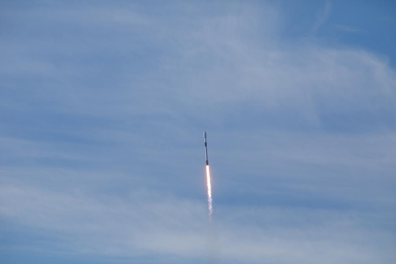 The SpaceX Falcon 9 rocket carrying the Sentinel-6 Michael Freilich spacecraft lifts off from Space Launch Complex 4 at Vandenberg Air Force Base in California, Nov. 21, 2020, at 9:17 a.m. PST (12:17 p.m. EST).  The Sentinel-6/Jason-CS (Continuity of Service) mission consists of the Sentinel-6 Michael Freilich satellite, which will be followed by its twin, the Sentinel-6B satellite, in 2025. The Sentinel-6/Jason-CS mission is part of Copernicus, the European Union’s Earth observation program, managed by the European Commission. Continuing the legacy of the Jason series missions, Sentinel-6/Jason-CS will extend the records of sea level into their fourth decade, collecting accurate measurements of sea surface height for more than 90% of the world’s seas, and providing crucial information for operational oceanography, marine meteorology, and climate studies. NASA’s Launch Services Program at Kennedy Space Center was responsible for launch management.
